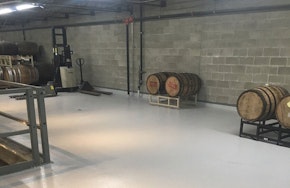 Wooden barrels in a facility. Best Flooring Options for Food or Bev­er­age Pro­duc­tion Cool Spaces